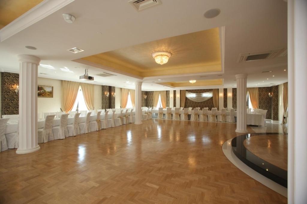 Dwor Kresowy Hotel Radymno Luaran gambar