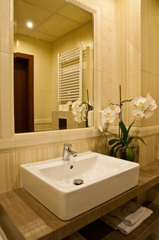 Dwor Kresowy Hotel Radymno Luaran gambar